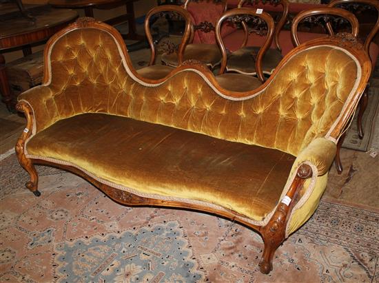 Victorian walnut spoon back settee